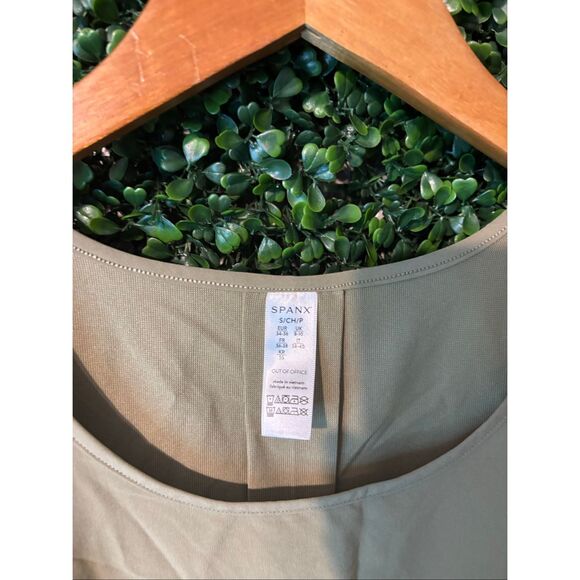 Spanx Casual Fridays Curved Hem Tank Women’s Size Small Dark Khaki - Picture 2 of 4